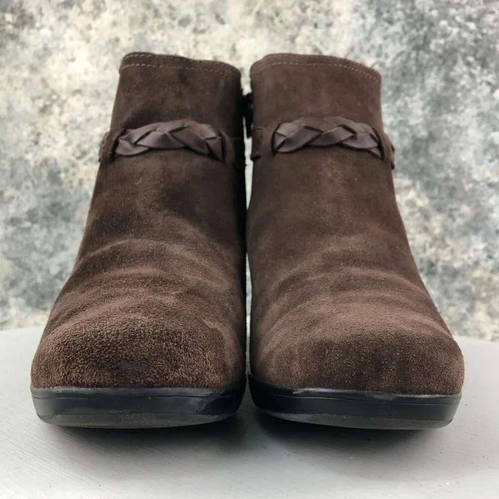 Clarks Womens Size 10M Scheme Act Q Brown Suede High Heel Side Zip Ankle Booties